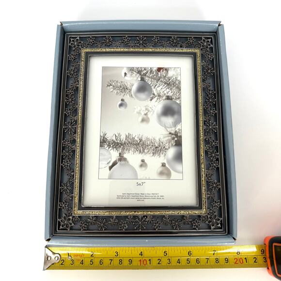 NIB Enameled Metal Christmas/Winter/Holiday Photo Frame Snowflakes Sparkle - Picture 4 of 7
